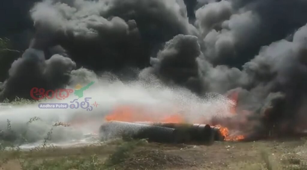 గుంటూరు ఇన్నర్ రింగ్ రోడ్డులో అగ్ని ప్రమాదం